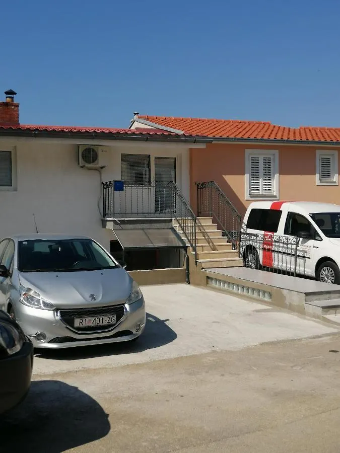 Bruno Apartman Apartment Selce