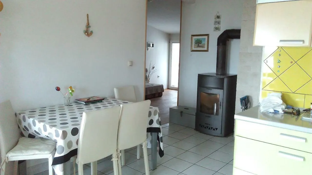 Bruno Apartman Apartment Selce