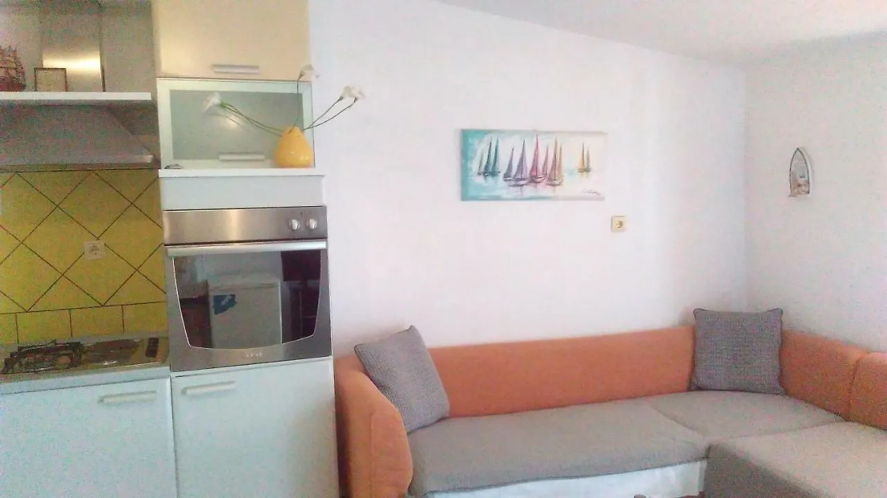 Bruno Apartman Apartment Selce