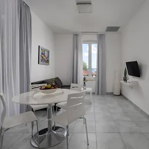 Apartments Club Vala Apartman