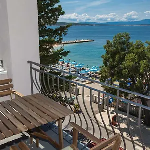 Apartman Plaza, Selce